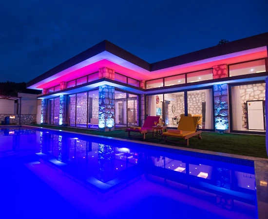 Kaş İslamlar'da Huzur Veren Doğada, Açık ve Kapalı Havuzlu, Lüks Villa - 1