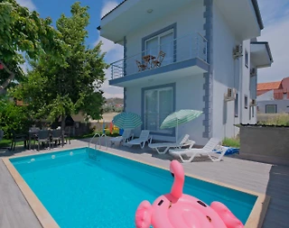 Fethiye Karagedik'de Geniş Bahçeli, Özel Havuzlu, Kiralık Villa - 2