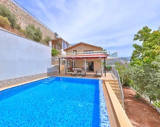 Kaş Andifli'de Limana Yürüme Mesafesinde, Isıtmalı Havuzlu, Şık Villa - 3