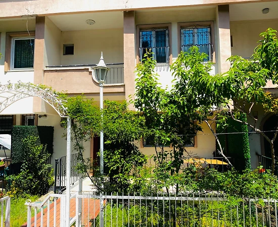 Bursa Nilüfer'de Merkezi Konumda, Konforlu Tasarıma Sahip Kiralık Ev - 1