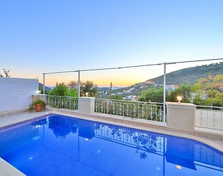Kalkan Merkez'de Denize Yürüyüş Mesafesinde, Özel Havuzlu, Şık Villa - 4