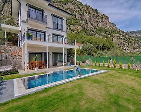 Fethiye Göcek'te Modern Tasarımlı, Özel Havuzlu, Bahçeli Villa - 3