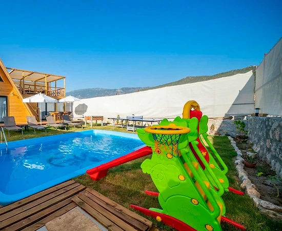 Kaş Yeşilköy'de Ahşap Mimarili, Özel Havuzlu, Bahçeli Villa - 1