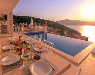 Kaş Kalkan'da Deniz Manzaralı, Kalabalık Ailelere Uygun, Kiralık Villa - 2