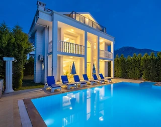 Fethiye Ölüdeniz'de Geniş Ailelere Uygun, Özel Havuzlu, Bahçeli Villa - 1