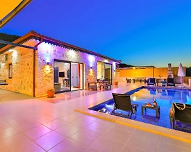 Kaş Belenli'de Çocuk Oyun Alanlı, Özel Havuzlu, Jakuzili Villa - 2