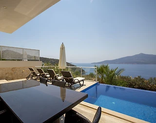 Kalkan'da Göz Alıcı Deniz Manzaralı, Özel Havuzlu, Şık Villa - 2
