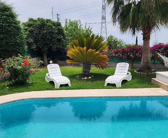 Antalya Manavgat'ta Geniş Bahçeli, Özel Havuzlu, 3+1 Kiralık Villa - 1