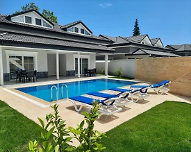 Antalya Kemer'de Merkezi Konumda, Ortak Havuzlu, İkiz Villa - 2