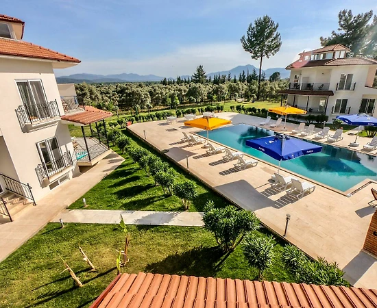 Muğla Köyceğiz'de Tesis İçerisinde, Ortak Havuzlu, Kiralık Villa - 1