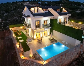 Seydikemer Kumluova'da Modern Tasarımlı, Özel Havuzlu, Jakuzili Villa - 2