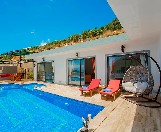 Kaş İslamlar'da Eşsiz Manzaralı, Açık ve Kapalı Havuzlu, Kiralık Villa - 1