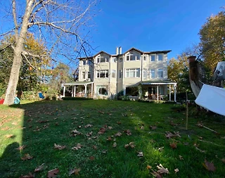 Sapanca Çayiçi'nde Geniş Bahçeli, Şömineli, Merkezi Konumda Villa - 1