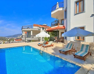 Kaş Kalkan'da Geniş Havuz Terasına Sahip, Özel Havuzlu, Geniş Villa - 2