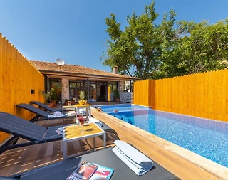 Kaş Bezirgan'da Doğa İçerisinde, Taş Mimarili, Konforlu Villa - 5