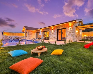 Kaş Sarıbelen'de Huzurlu Doğada, Özel Havuzlu, Jakuzili Villa - 1