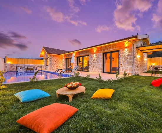 Kaş Sarıbelen'de Huzurlu Doğada, Özel Havuzlu, Jakuzili Villa - 1