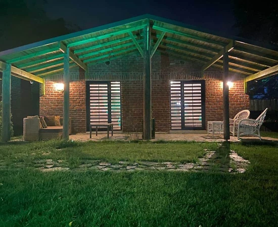 Sakarya Sapanca'da Verandalı, Ortak Geniş Bahçeli, Kiralık Ağaç Ev - 1