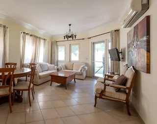 Didim Akbük'te Geniş Ailelere Uygun, Özel Plajlı, Bahçeli Şık Villa - 5