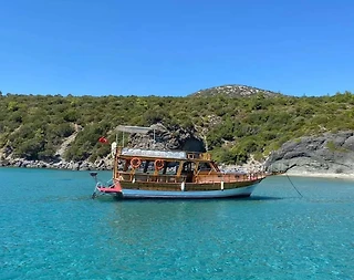 İzmir Seferihisar'da Eşsiz Mavilikte Yolculuk Sunan, Kiralık Gulet - 1