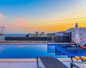 Kaş İslamlar'da Deniz Manzaralı, Özel Havuzlu, Hamam ve Saunalı Villa - 3