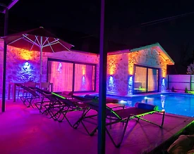 Kaş Sarıbelen'de Özenle Dekore Edilmiş, Özel Havuzlu, Taş Villa - 3