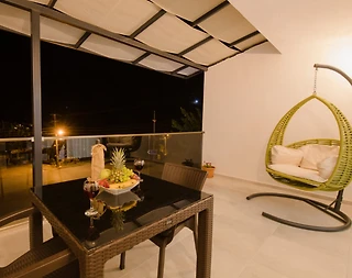 Kaş Kördere'de Merkezi Konumda, Deniz Manzaralı, Balayı Evi - 5