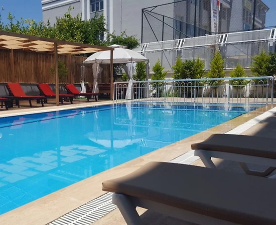 Konyaaltı Gürsu'da Plaja Yakın Konumda, Ortak Havuzlu, Kiralık Suit - 1