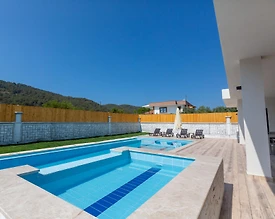 Kaş Sarıbelen'de Yemyeşil Bahçeli, Özel Havuzlu, Jakuzili, Ferah Villa - 2