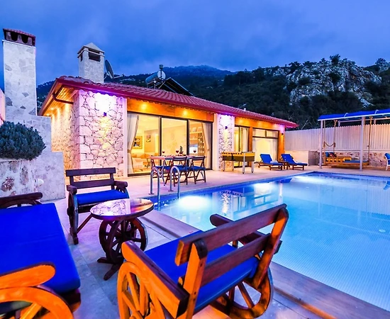Kaş İslamlar'da Huzur Dolu Doğada, Isıtmalı Havuzlu, Modern Villa - 1