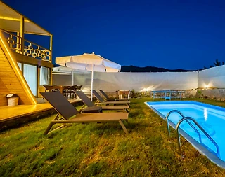 Kaş Yeşilköy'de Ahşap Mimarili, Özel Havuzlu, Bahçeli Villa - 4