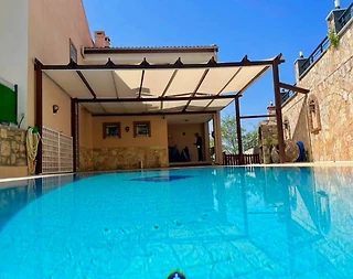 Aydın Kuşadası'nda Plaja Yakın Konumda, Özel Havuzlu, Kiralık Villa - 2