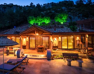 Muğla Menteşe'de Muhteşem Tasarıma Sahip, Özel Havuzlu, Kiralık Villa - 2