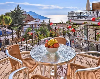 Kaş Kalkan'da Geniş Havuz Terasına Sahip, Özel Havuzlu, Geniş Villa - 4