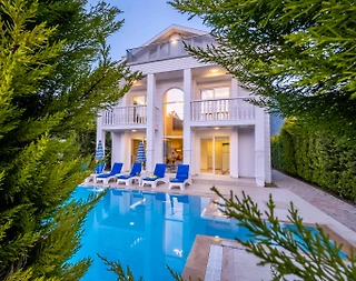 Fethiye Ölüdeniz'de Geniş Ailelere Uygun, Özel Havuzlu, Bahçeli Villa - 5