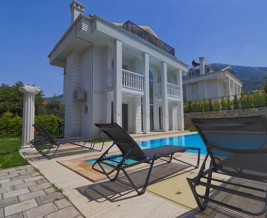 Fethiye Ölüdeniz'de Plaja Yakın Konumda, Özel Havuzlu, Kiralık Villa - 1