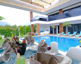 Kemer Çamyuva'da Şık Tasarımlı, Isıtmalı Özel Havuzlu, Bahçeli Villa - 1