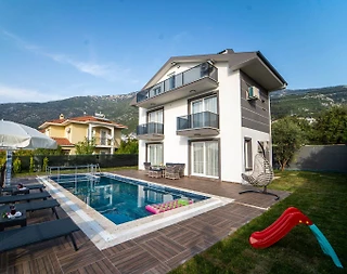 Fethiye'de Ölüdeniz'de Merkezi Konumda, Çocuk Havuzlu, Modern Villa - 3