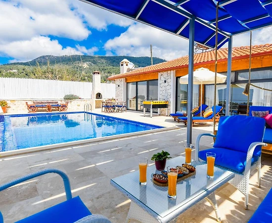 Kaş İslamlar'da Sakin Konumda, Isıtmalı Havuzlu, Balayı Villası - 1