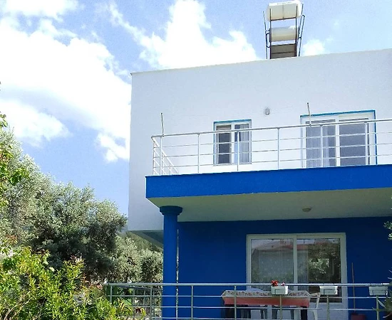 Kuşadası Güzelçamlı'da Elverişli Konumda, Denize Yakın, Konforlu Villa - 1