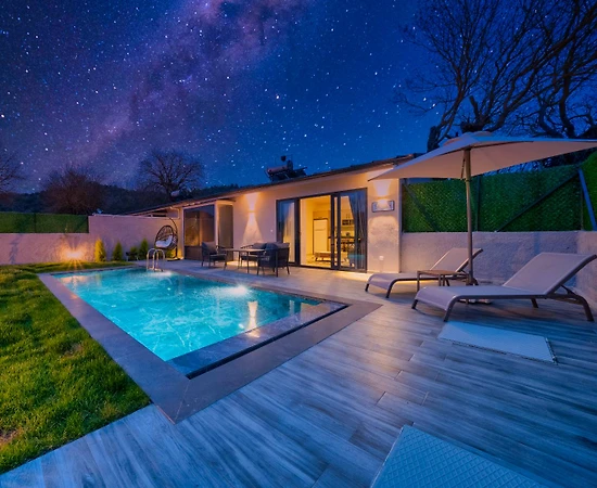 Muğla Fethiye'de Yemyeşil Bahçeli, Özel Havuzlu, Kiralık Villa - 1