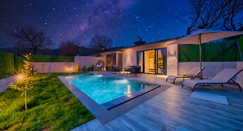 Muğla Fethiye'de Yemyeşil Bahçeli, Özel Havuzlu, Kiralık Villa