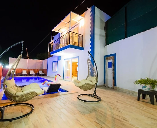 Kaş Üzümlü'de Geniş Ailelere Uygun, Özel Havuzlu, Tatil Villası - 1