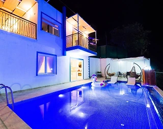 Kaş Üzümlü'de Geniş Ailelere Uygun, Özel Havuzlu, Tatil Villası - 2
