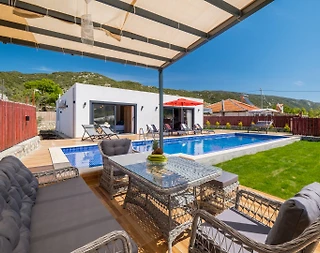 Kaş Sarıbelen'de Geniş Ailelere Uygun, Özel Havuzlu, Jakuzili Villa - 2