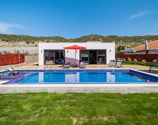 Kaş Sarıbelen'de Geniş Ailelere Uygun, Özel Havuzlu, Jakuzili Villa - 1