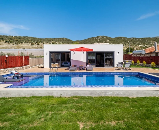 Kaş Sarıbelen'de Geniş Ailelere Uygun, Özel Havuzlu, Jakuzili Villa - 1