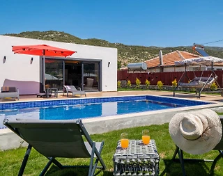 Kaş Sarıbelen'de Geniş Ailelere Uygun, Özel Havuzlu, Jakuzili Villa - 3