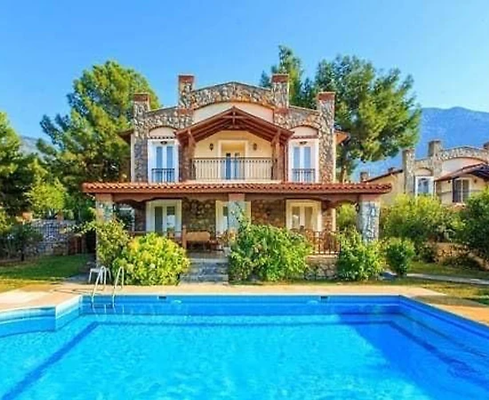 Fethiye Ölüdeniz'de Geniş Ailelere Uygun, Özel Havuzlu, Kiralık Villa  - 1