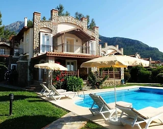 Fethiye Ölüdeniz'de Geniş Ailelere Uygun, Özel Havuzlu, Kiralık Villa  - 2